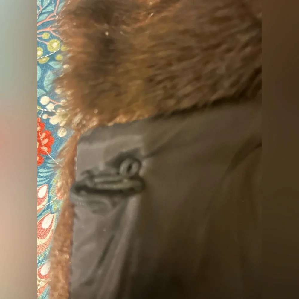 Jones New  YORK, Beautiful faux fur vest jacket is dark - Picture 5 of 11